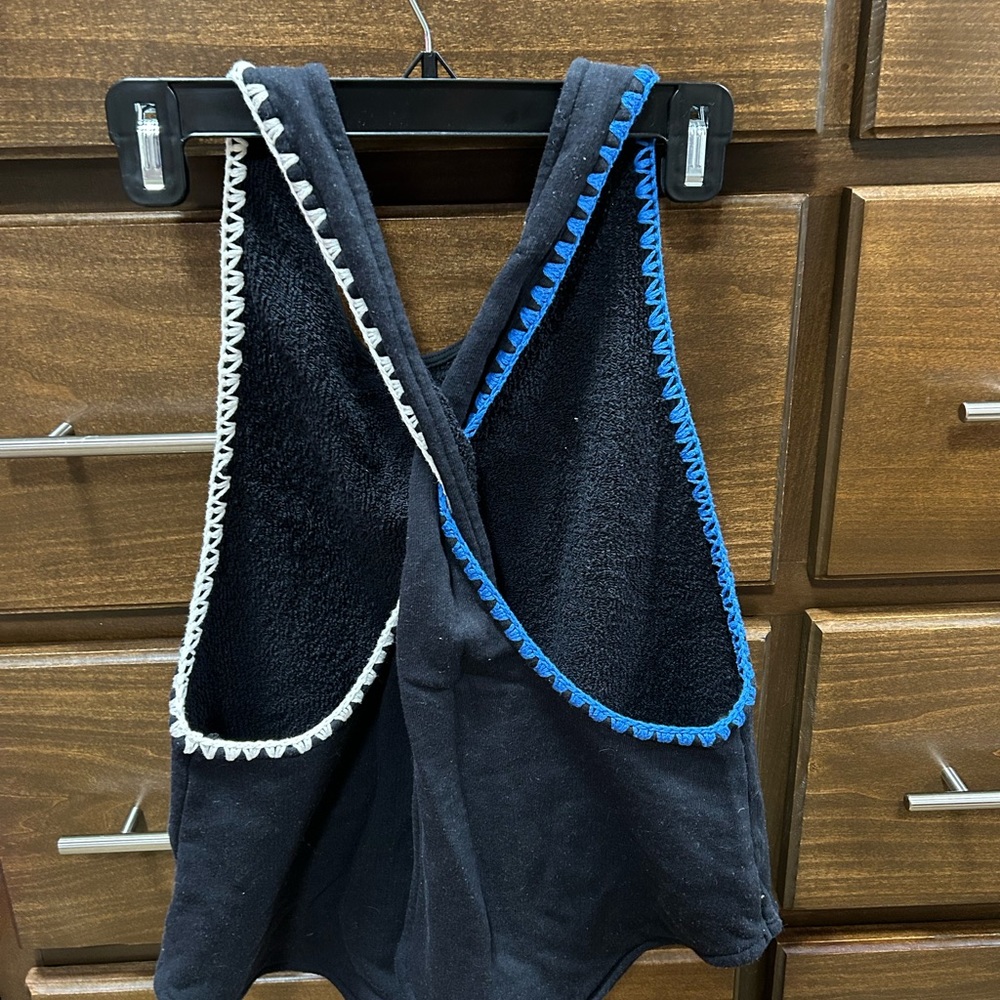 Carbon 38 performances tank multi colored stitching size med